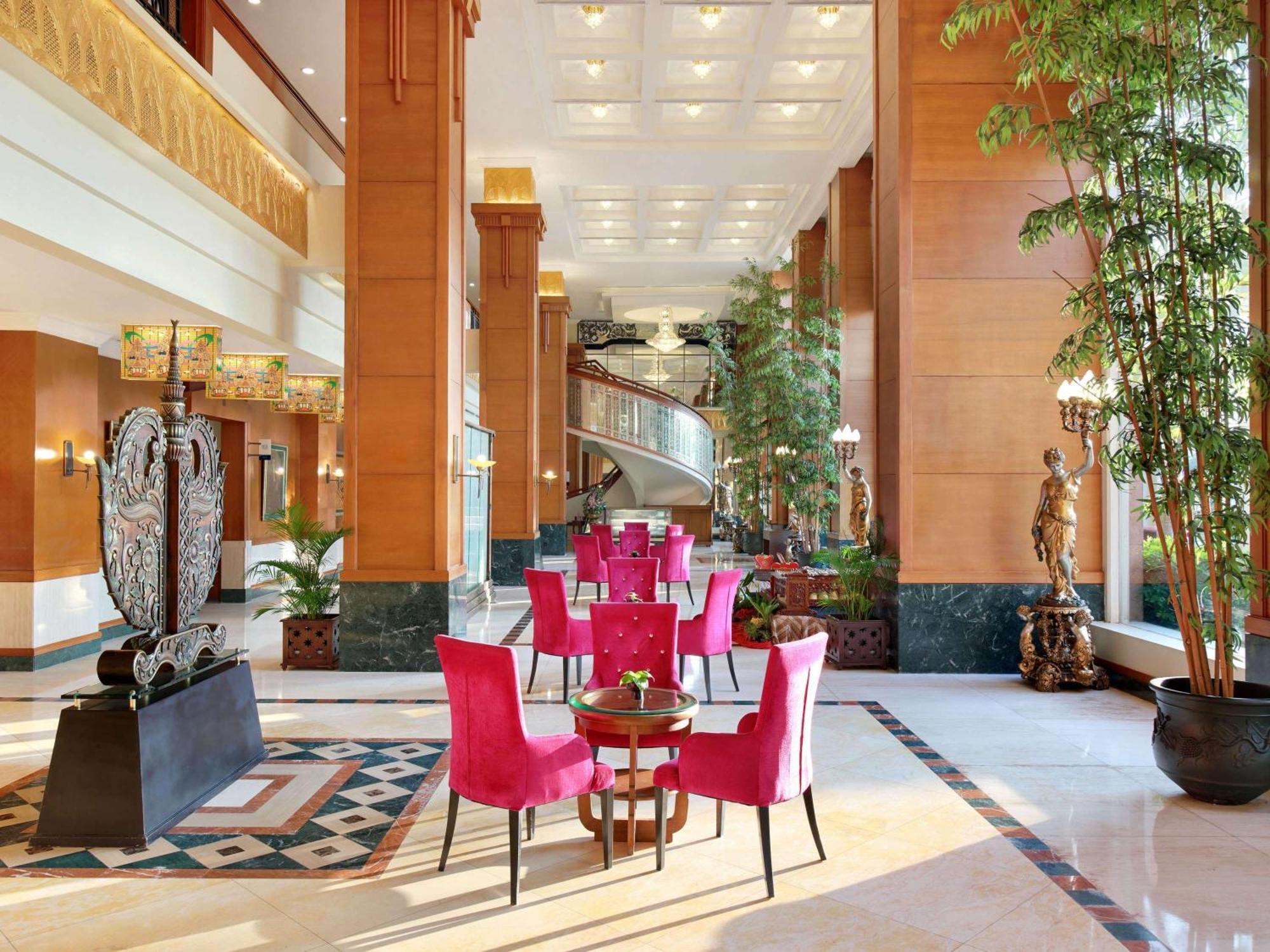 Novotel Solo Экстерьер фото