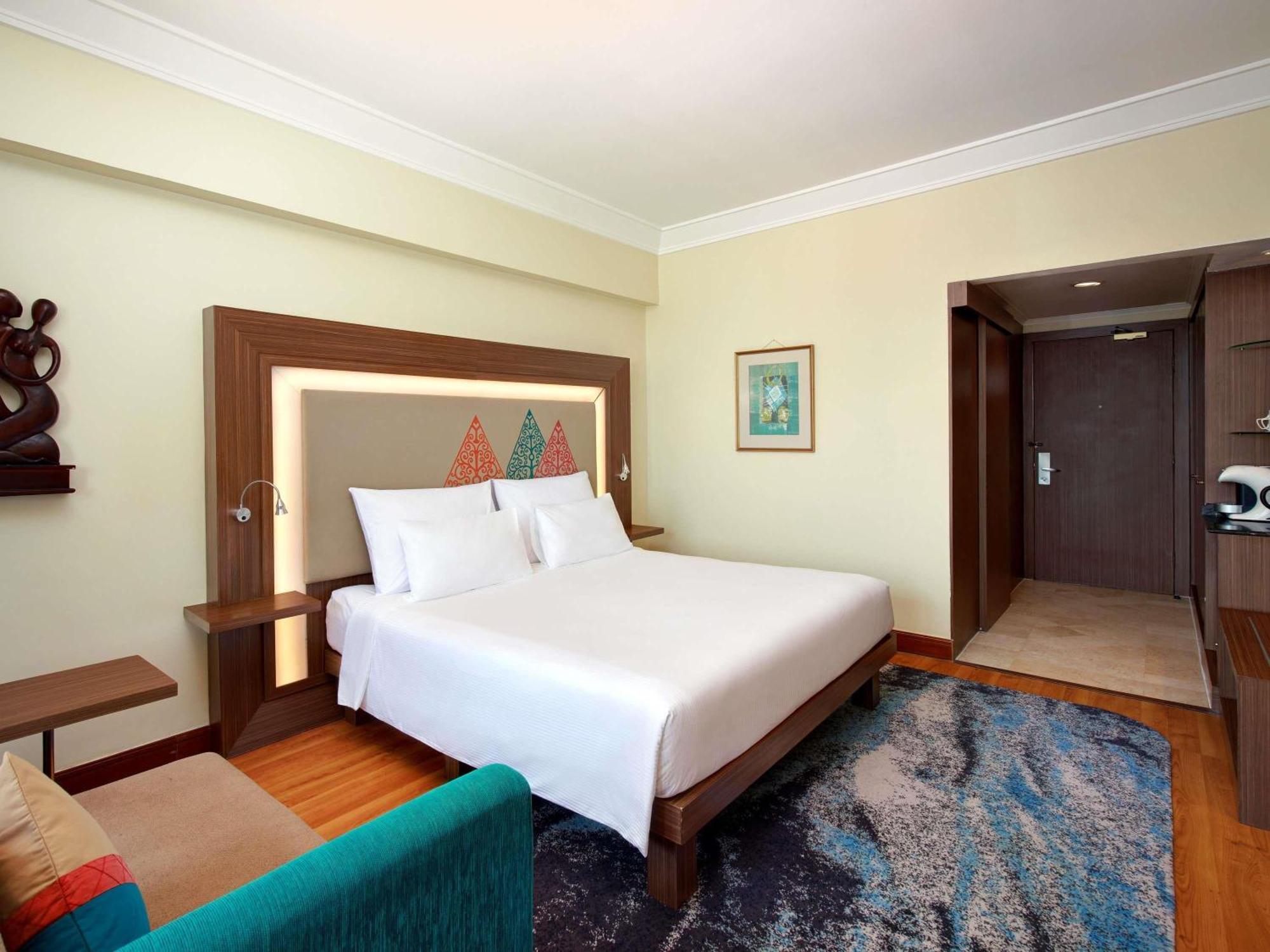 Novotel Solo Экстерьер фото