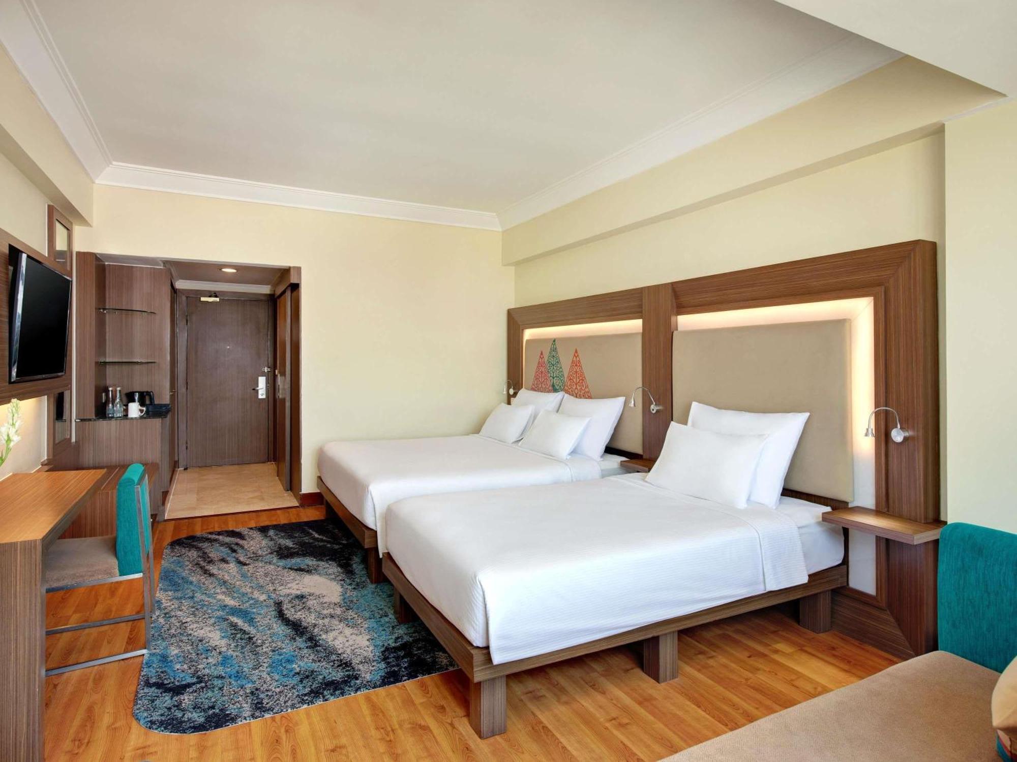 Novotel Solo Экстерьер фото