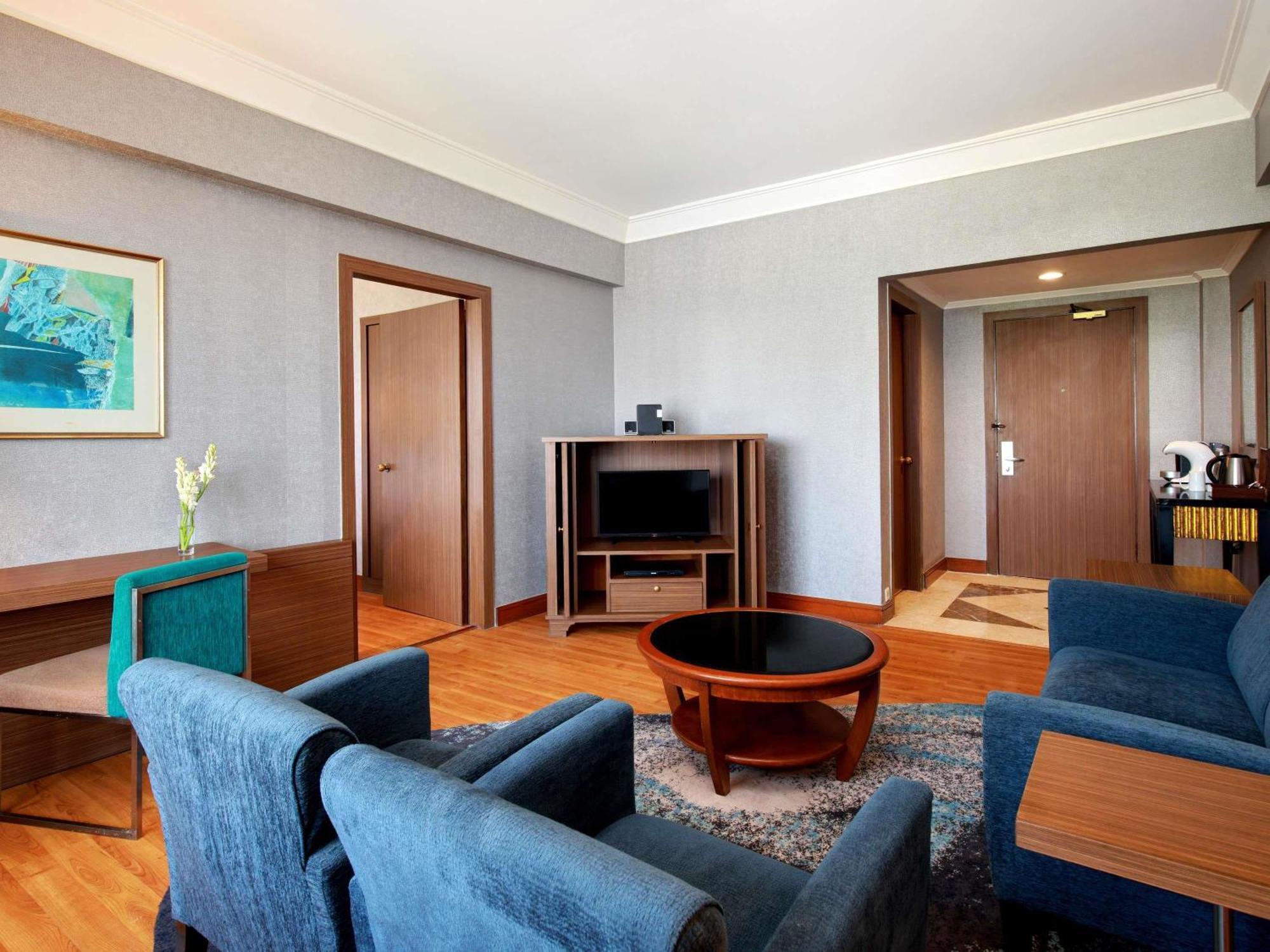 Novotel Solo Экстерьер фото