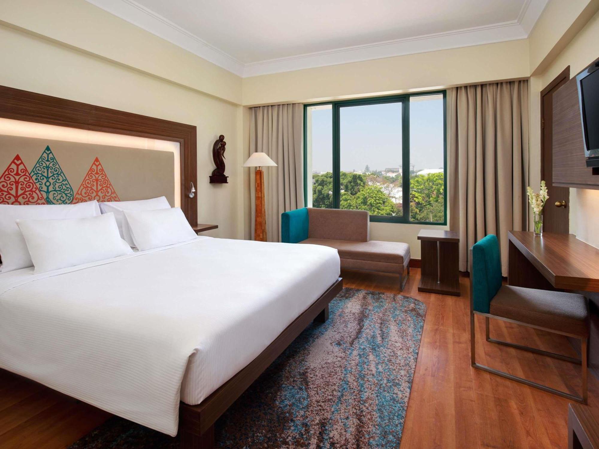 Novotel Solo Экстерьер фото