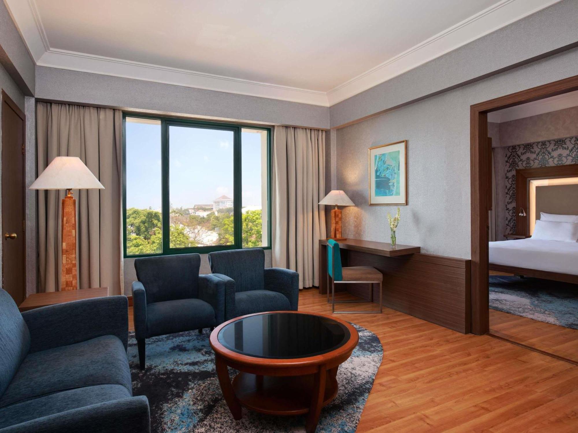 Novotel Solo Экстерьер фото