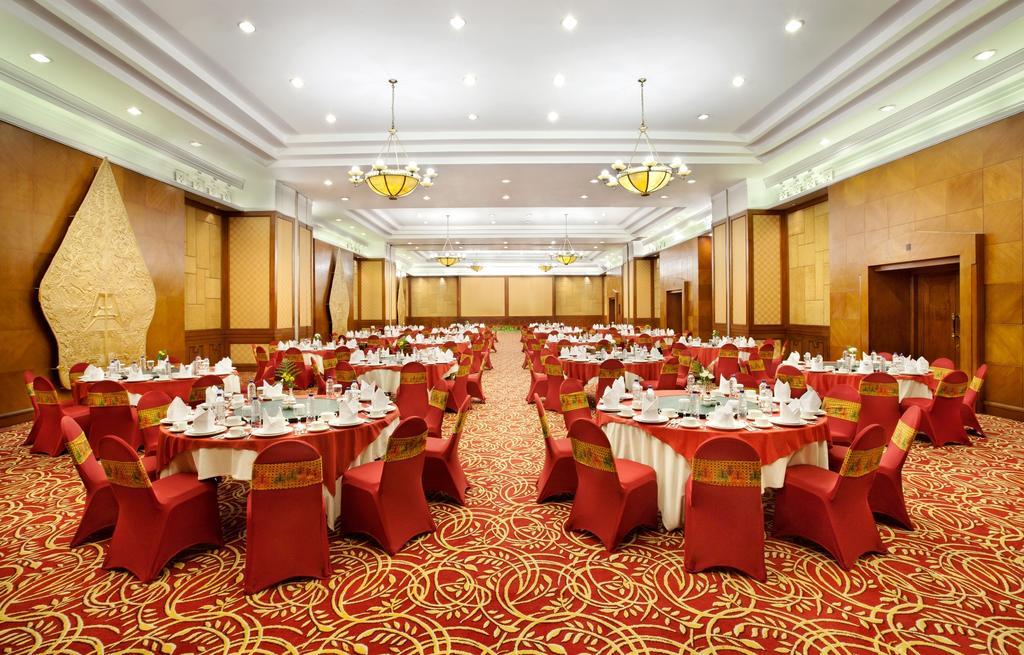 Novotel Solo Экстерьер фото